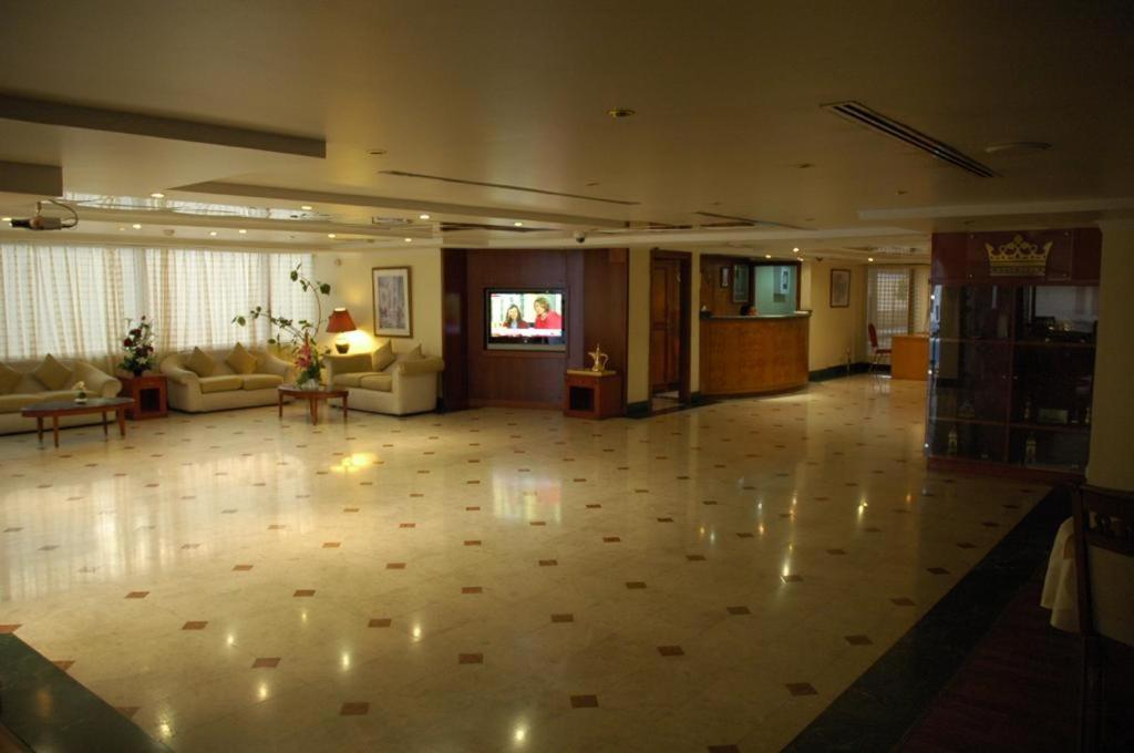 London Crown 2 Hotel Apartments Dubai Buitenkant foto